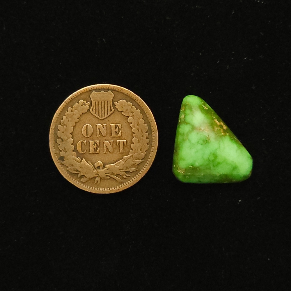 Irregular triangle Carico Lake turquoise cabochon, vivid grass green, 9.30 carats, unbacked